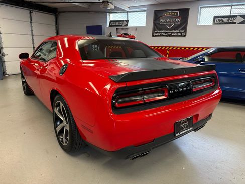 Used 2016 Dodge Challenger R/T RWD image 4