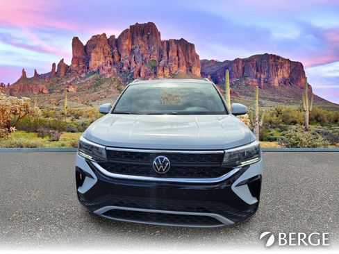 Used 2024 Volkswagen Taos SE FWD image 10