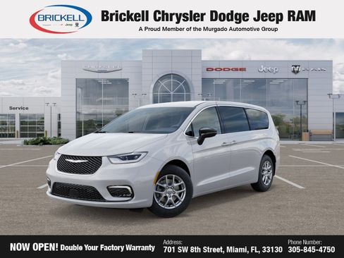 New 2026 Chrysler Pacifica Select image 1