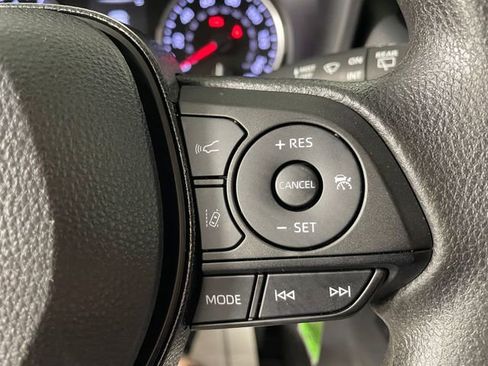 Used 2021 Toyota RAV4 LE AWD/4WD image 11