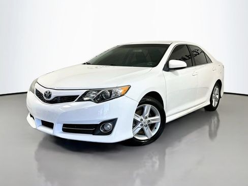 Used 2012 Toyota Camry SE FWD image 3
