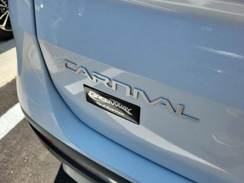 Used 2024 Kia Carnival LX FWD image 9