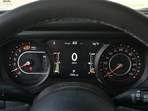 Used 2025 Jeep Wrangler Unlimited Sport AWD/4WD image 13