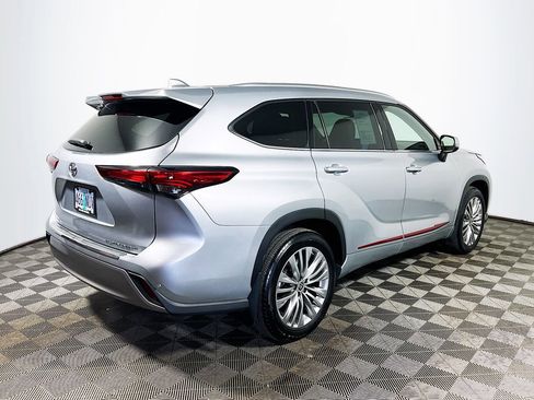 Used 2022 Toyota Highlander Platinum AWD/4WD image 8