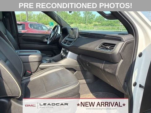 Used 2021 GMC Yukon XL SLT w/ Rear Media and Nav Package AWD/4WD image 10
