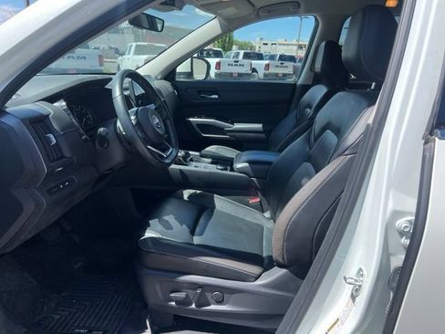 Used 2024 Nissan Pathfinder SL AWD/4WD image 22