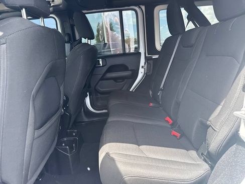 Used 2018 Jeep Wrangler Unlimited Sahara AWD/4WD image 40