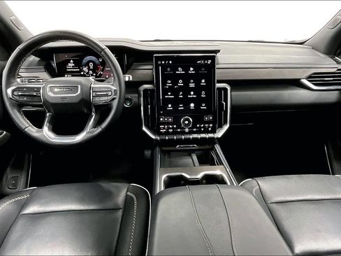 Used 2025 GMC Acadia Denali FWD image 18