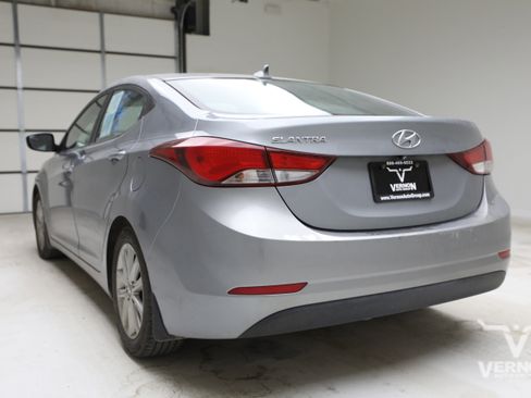 Used 2016 Hyundai Elantra SE w/ Option Group 02 image 2