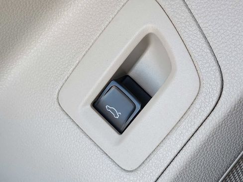 Used 2022 Volkswagen Atlas SE image 26