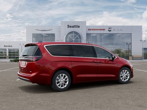 New 2027 Chrysler Pacifica Select AWD/4WD image 5