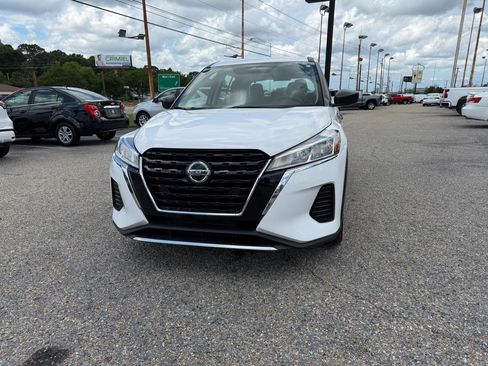 Used 2021 Nissan Kicks S FWD image 8