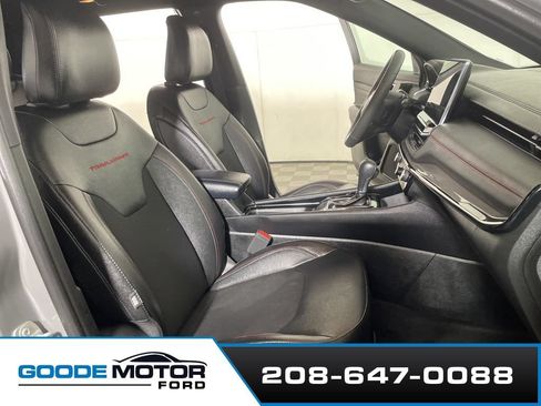 Used 2024 Jeep Compass Trailhawk AWD/4WD image 23