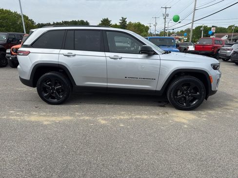 Certified 2023 Jeep Grand Cherokee Altitude AWD/4WD image 6