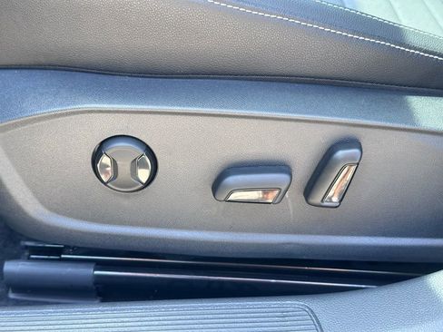 Used 2025 Volkswagen Jetta SE FWD image 22