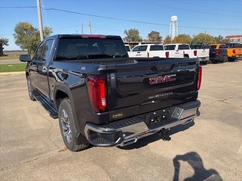 New 2026 GMC Sierra 1500 SLT image 4