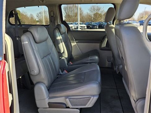 Used 2008 Chrysler Town & Country Touring image 15