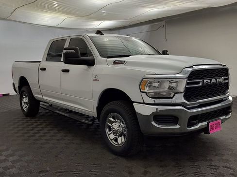 Used 2024 RAM 3500 Tradesman w/ Chrome Appearance Group AWD/4WD image 7