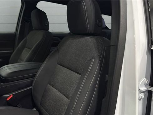 Used 2025 Chevrolet Traverse LT image 35
