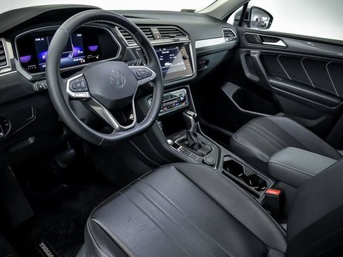 Certified 2022 Volkswagen Tiguan SE image 8