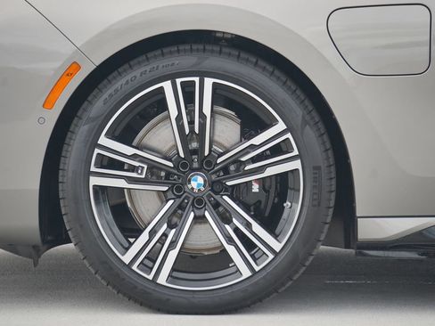 New 2026 BMW 750e xDrive image 5