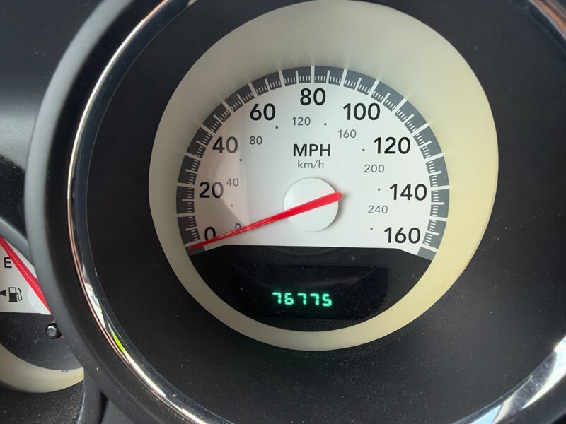 Used 2010 Dodge Challenger R/T RWD image 17