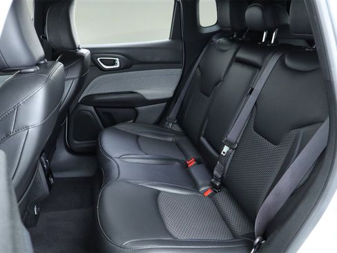 Used 2024 Jeep Compass Latitude image 19