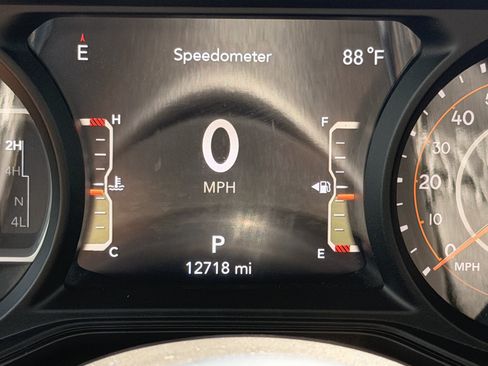 Used 2025 Jeep Wrangler Unlimited Sahara AWD/4WD image 22