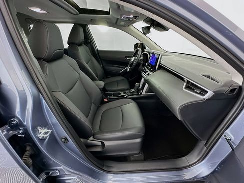 Certified 2025 Toyota Corolla Cross XLE FWD image 29