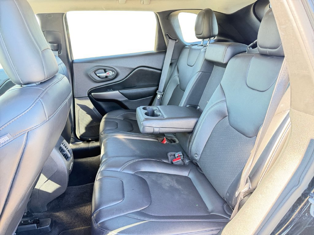 Used 2019 Jeep Cherokee Latitude Plus FWD image 13