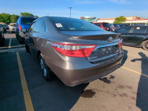 Used 2015 Toyota Camry SE FWD image 4
