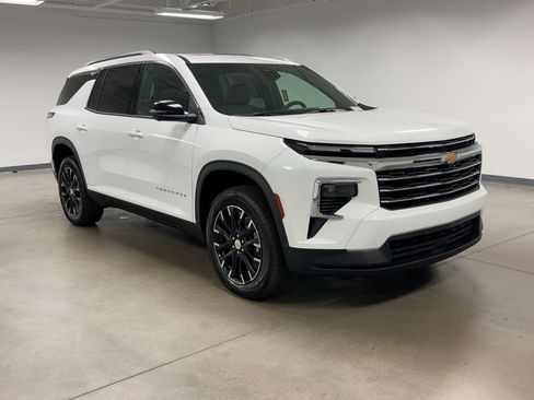 New 2026 Chevrolet Traverse LT w/ Sun and Wheel Package image 6