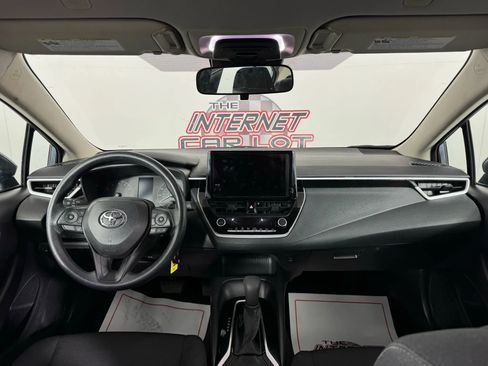 Used 2025 Toyota Corolla LE image 11