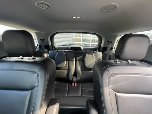 Used 2023 Ford Explorer XLT w/ Equipment Group 202A AWD/4WD image 19