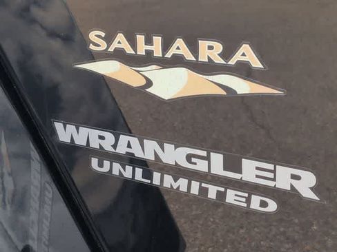Used 2014 Jeep Wrangler Unlimited Sahara w/ Connectivity Group AWD/4WD image 13