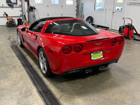 Used 2005 Chevrolet Corvette Coupe w/ 2LT w/ Preferred Equipment Group RWD image 18