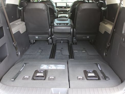 Used 2025 Kia Carnival EX FWD image 13