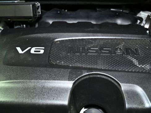 Used 2018 Nissan Pathfinder SV image 19