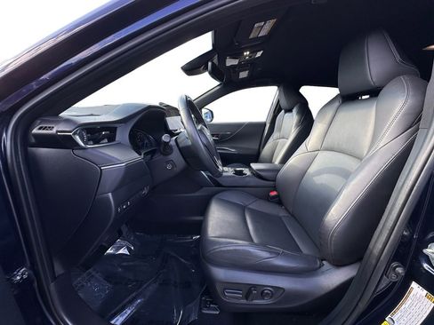 Used 2023 Toyota Venza XLE AWD/4WD image 9