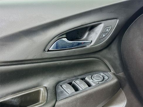 Used 2018 Chevrolet Equinox LT FWD image 18