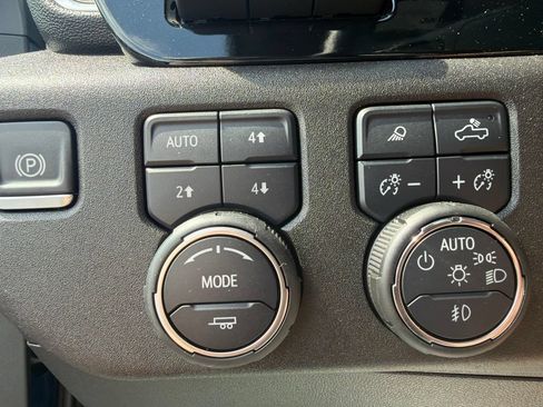 Used 2025 Chevrolet Silverado 2500 LTZ w/ LTZ Plus Package AWD/4WD image 37