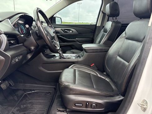 Used 2021 Chevrolet Traverse Premier w/ Redline Edition FWD image 17