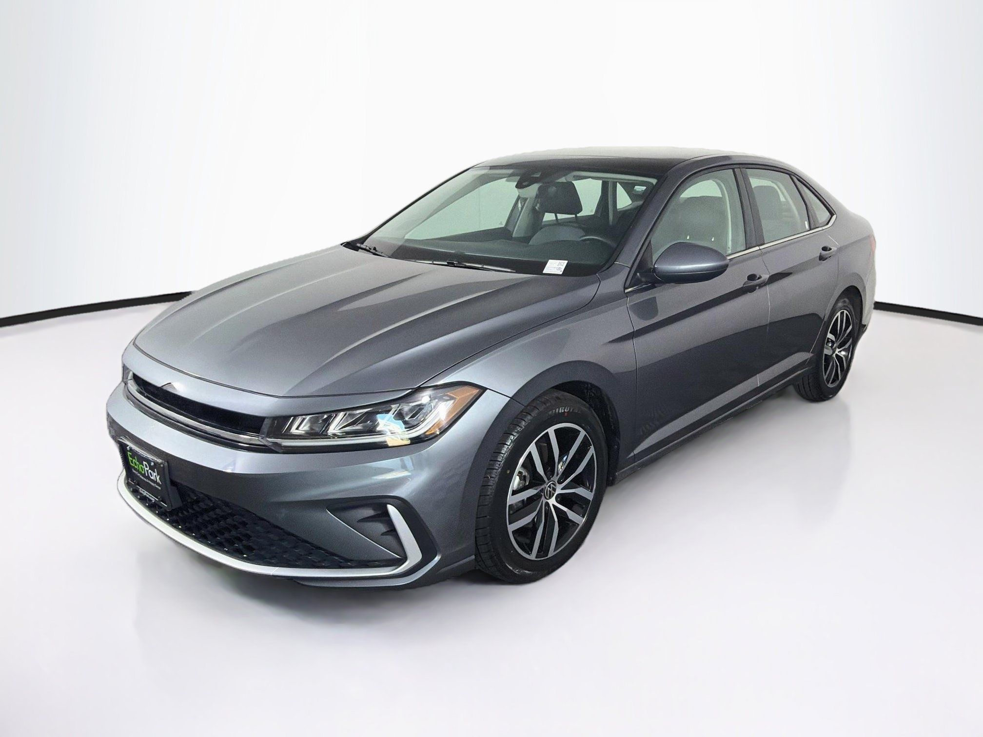 Used 2025 Volkswagen Jetta SE FWD image 3