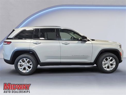 Used 2023 Jeep Grand Cherokee Limited image 6