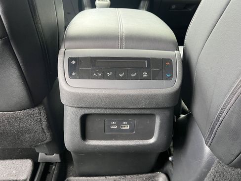 Used 2024 Nissan Pathfinder SL AWD/4WD image 17