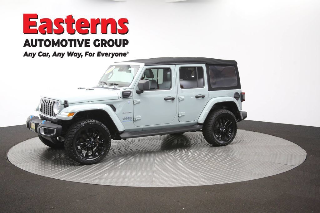 Used 2024 Jeep Wrangler Unlimited Sahara w/ Technology Group AWD/4WD image 57