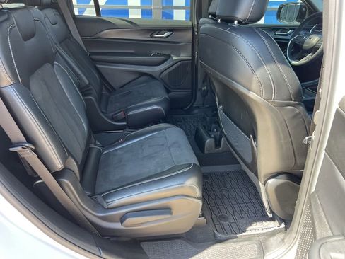 Used 2025 Jeep Grand Cherokee L Altitude RWD image 5