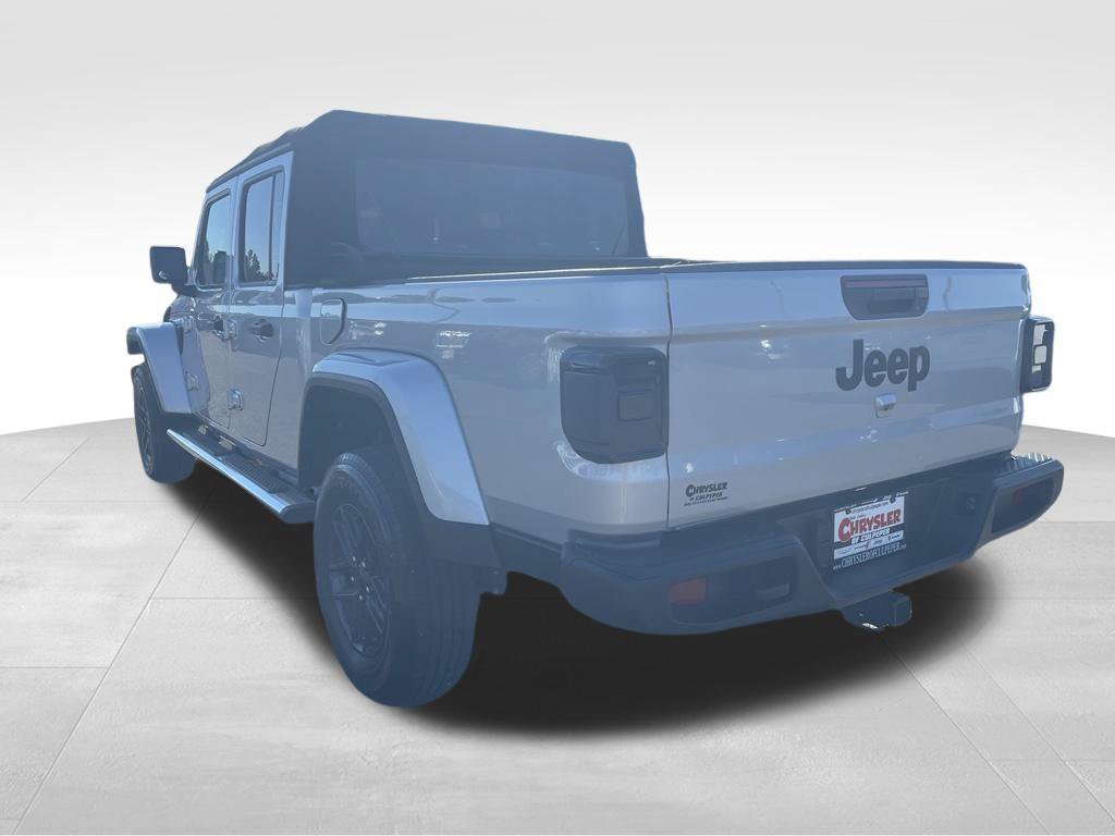 Used 2024 Jeep Gladiator Sport AWD/4WD image 14