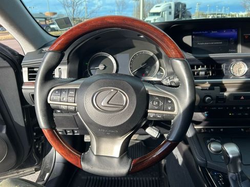 Used 2017 Lexus ES 350 350 w/ Navigation System Package image 23