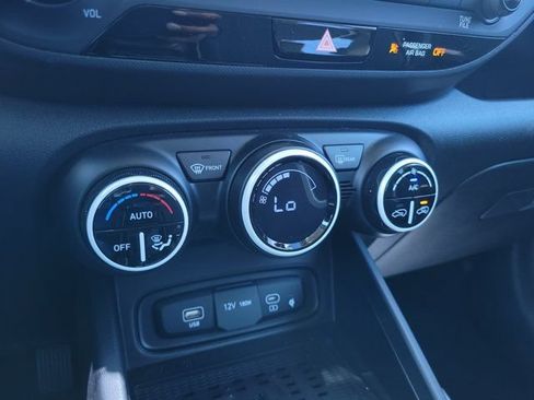 Certified 2023 Hyundai Venue Limited FWD image 25